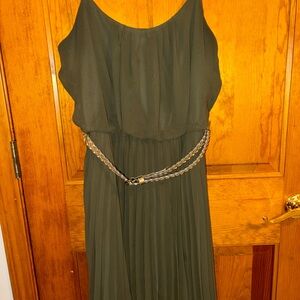 Sleeveless Olive Green Pleated Maxi Dress with Chain Belt